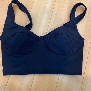 crops top/sports bra